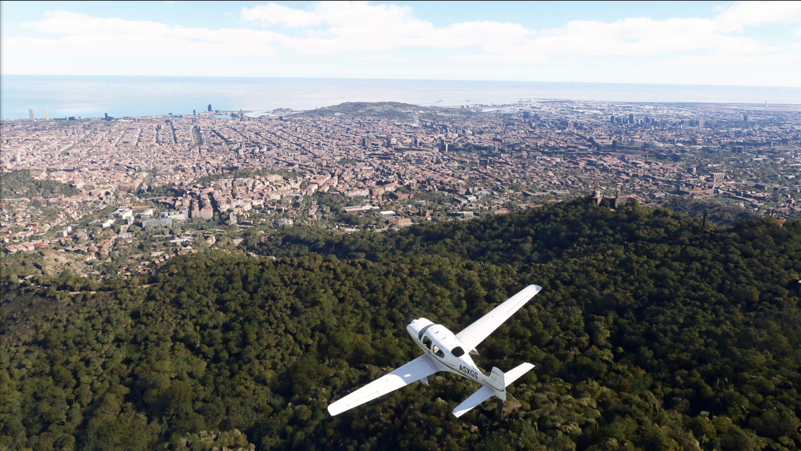 A Cirrus SR22T flies over Barcelona