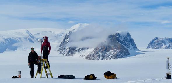 You are currently viewing Ice shelves fracture under weight of meltwater lakes